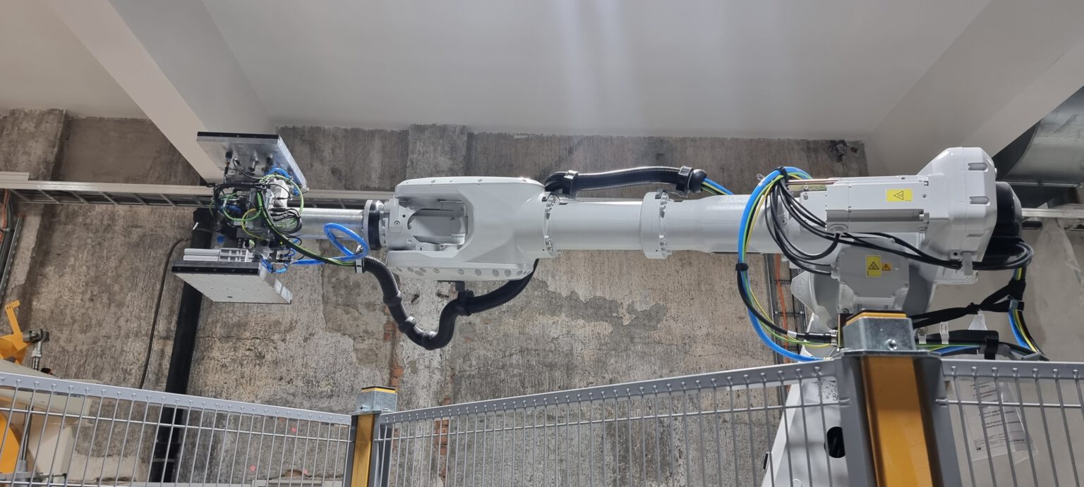 ABB-Roboter in einer Förderanlage